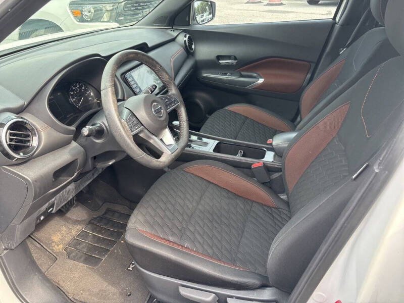 2021 Nissan Kicks SR