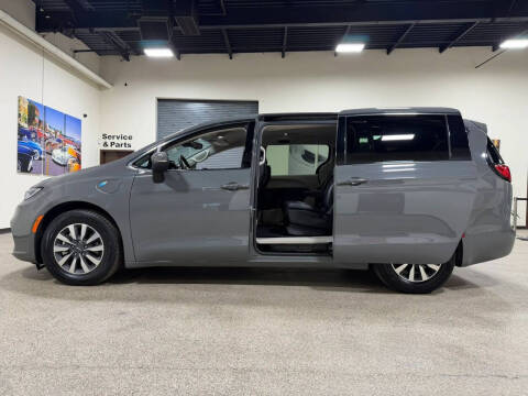 2023 Chrysler Pacifica Plug-In Hybrid Touring L