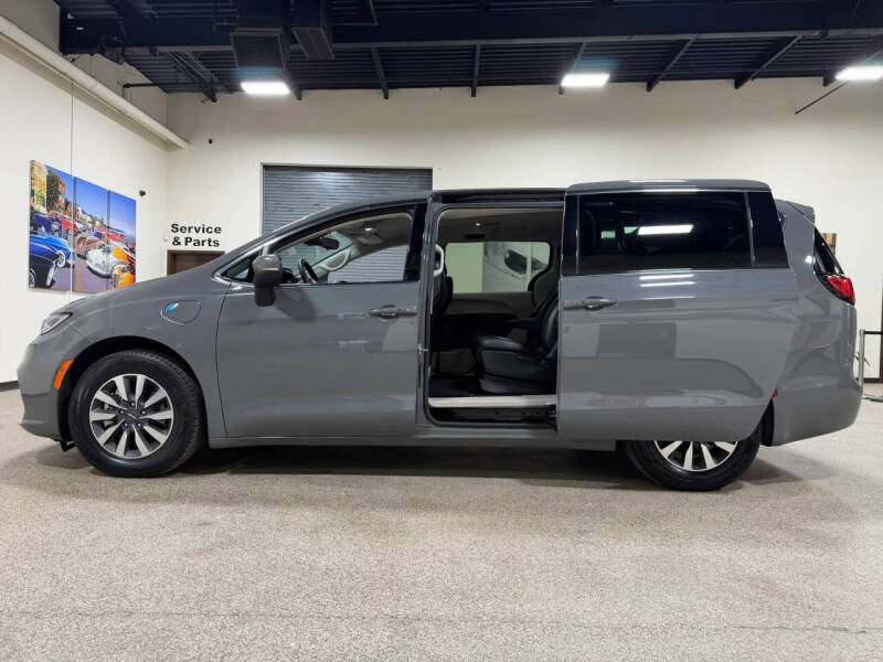 2023 Chrysler Pacifica Plug-In Hybrid Touring L