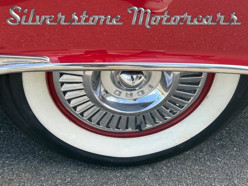 1957 Ford Thunderbird