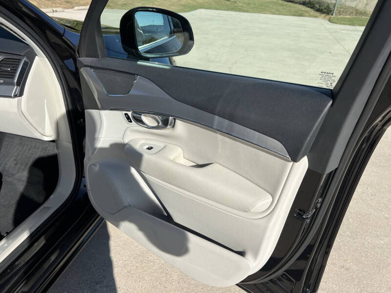 2018 Volvo XC90 T6 Momentum