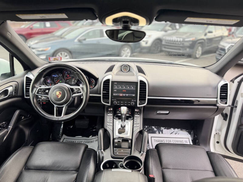 2017 Porsche Cayenne Platinum Edition