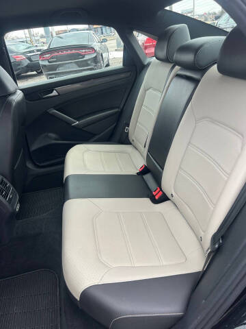 2021 Volkswagen Passat R-Line