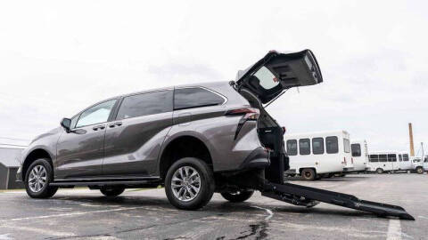 2024 Toyota Sienna LE 8-Passenger