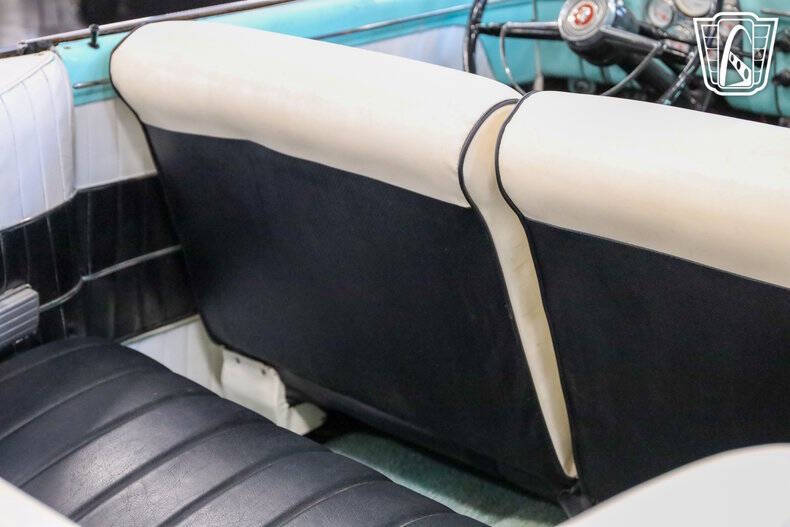 1953 Ford Crestline