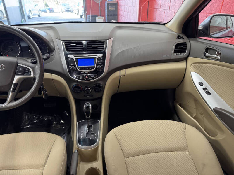 2012 Hyundai Accent GLS