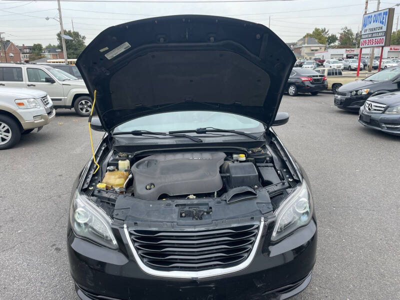 2012 Chrysler 200 S photo 11