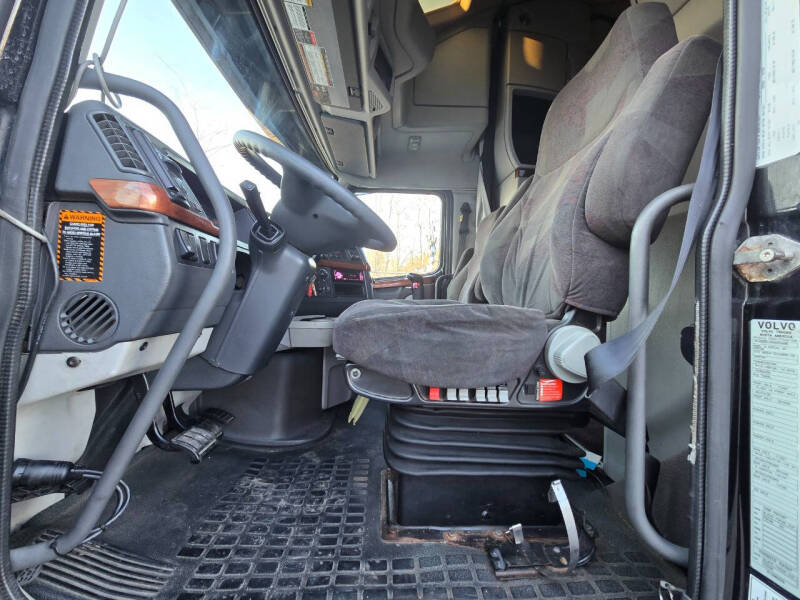 2010 Volvo VNL