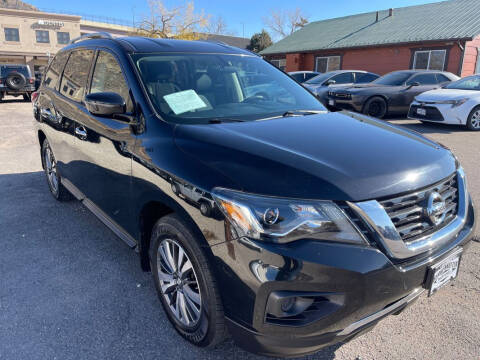 2017 Nissan Pathfinder for sale at BERKENKOTTER MOTORS in Brighton CO