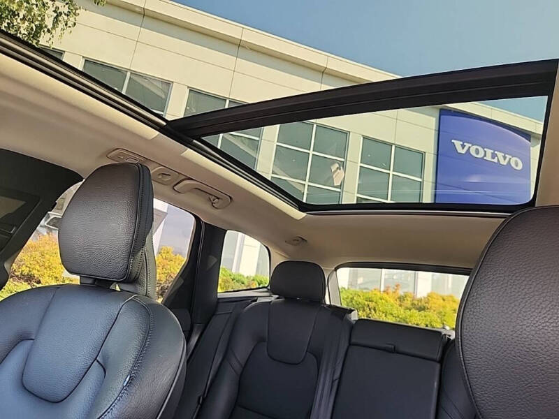 2025 Volvo XC60 B5 Plus Dark Theme