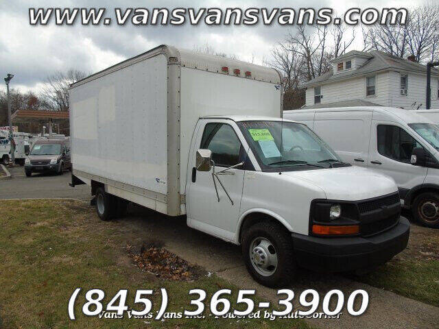 2005 Chevrolet Express Cutaway for sale at Vans Vans Vans INC in Blauvelt NY