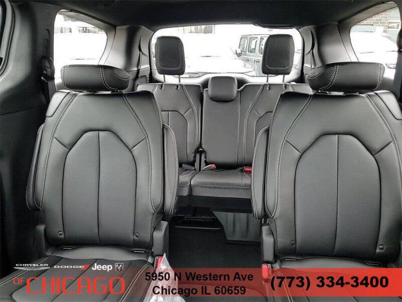 2025 Chrysler Pacifica Select