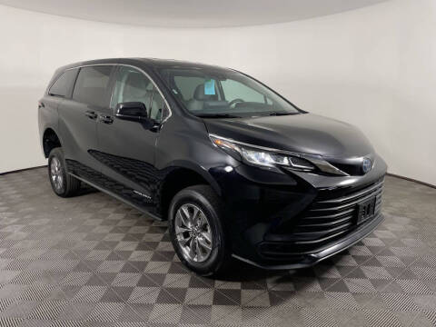 2023 Toyota Sienna LE 8-Passenger