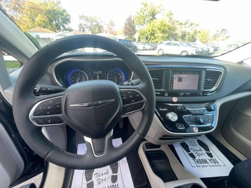 2024 Chrysler Voyager LX