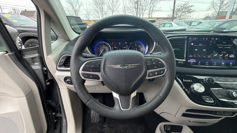 2023 Chrysler Pacifica Touring L