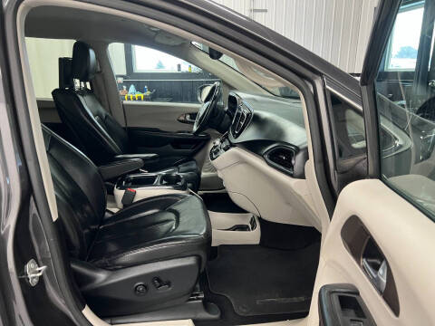 2017 Chrysler Pacifica Touring-L Plus