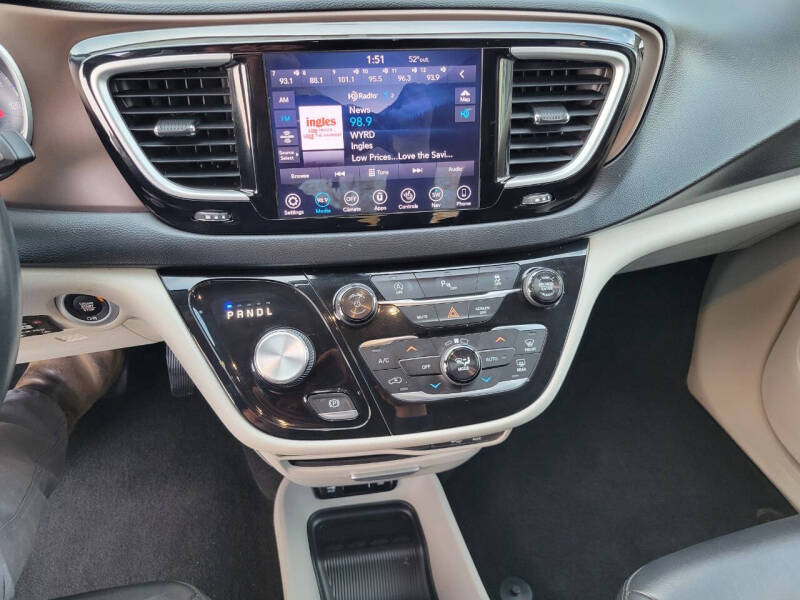 2018 Chrysler WHEELCHAIR VAN