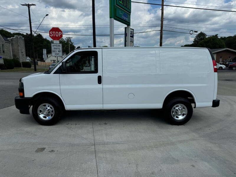 2018 Chevrolet Express Cargo Work Van photo 3