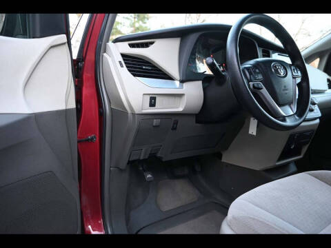 2015 Toyota Sienna LE Mobility 7-Passenger