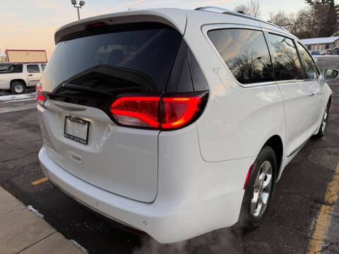 2017 Chrysler Pacifica Touring-L Plus