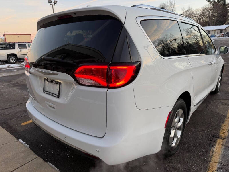 2017 Chrysler Pacifica Touring-L Plus