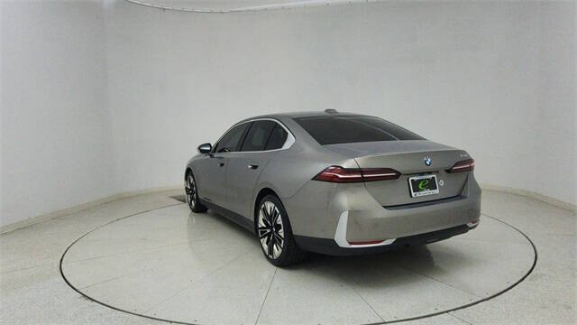 2025 BMW 5 Series 530i