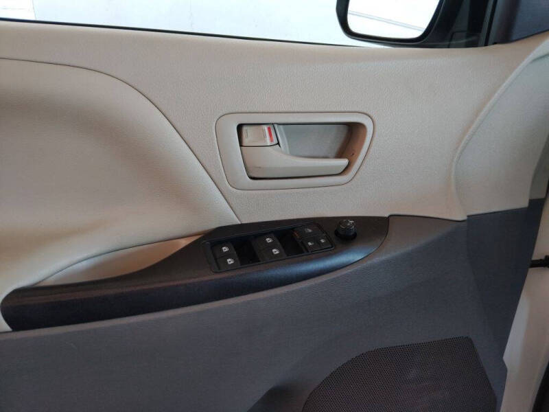 2017 Toyota Sienna L 7-Passenger