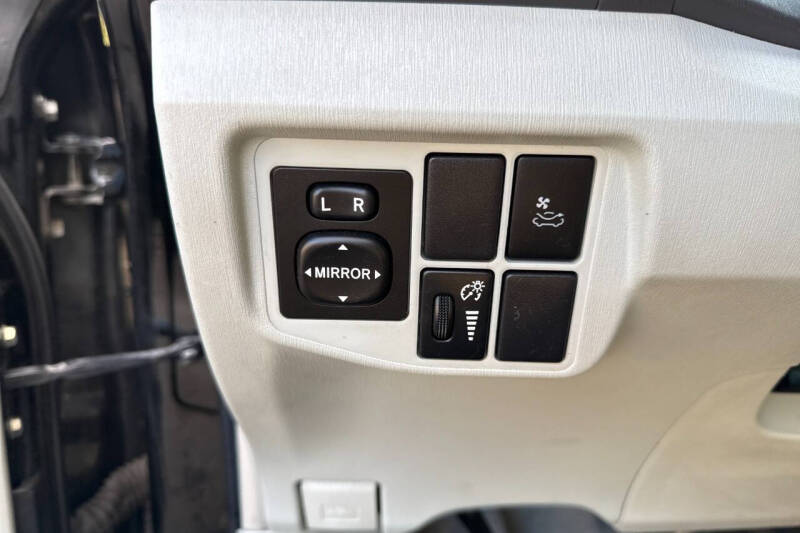 2010 Toyota Prius III