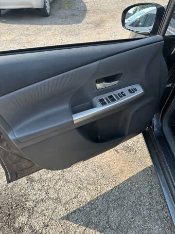 2014 Toyota Prius v Five