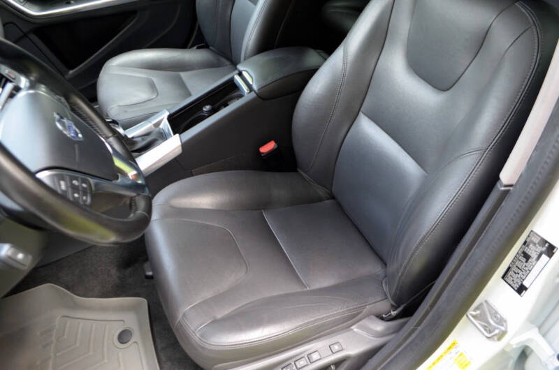 2018 Volvo V60 Cross Country T5 Premier