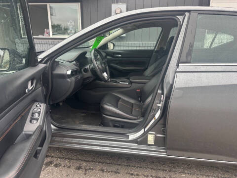 2022 Nissan Altima 2.5 SR