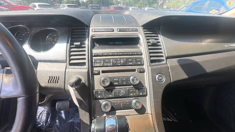 2011 Ford Taurus SEL