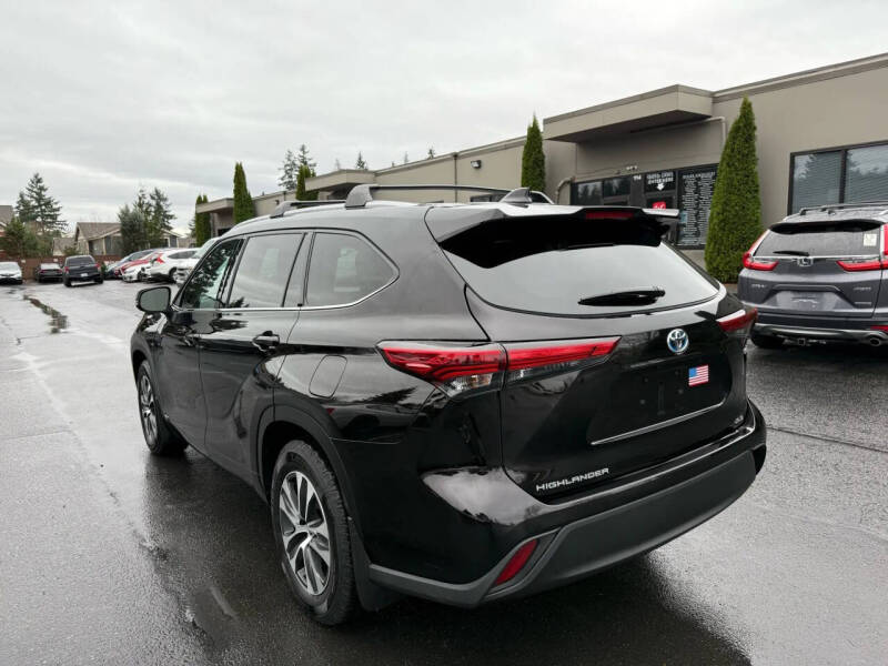 2022 Toyota Highlander Hybrid XLE