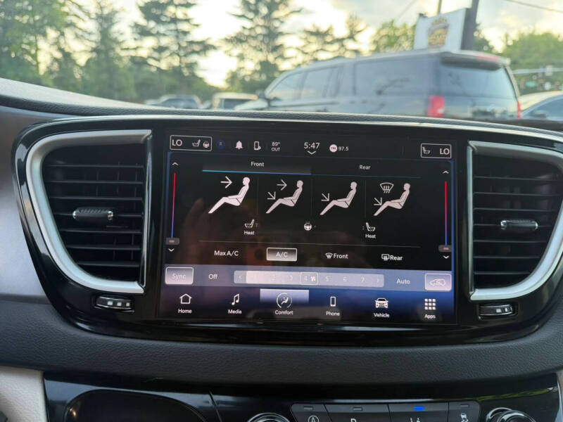2023 Chrysler Pacifica Touring L