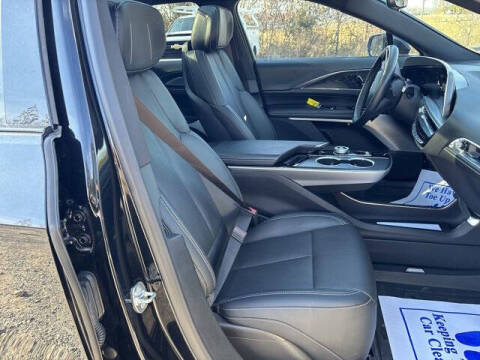 2024 Cadillac LYRIQ Sport 3