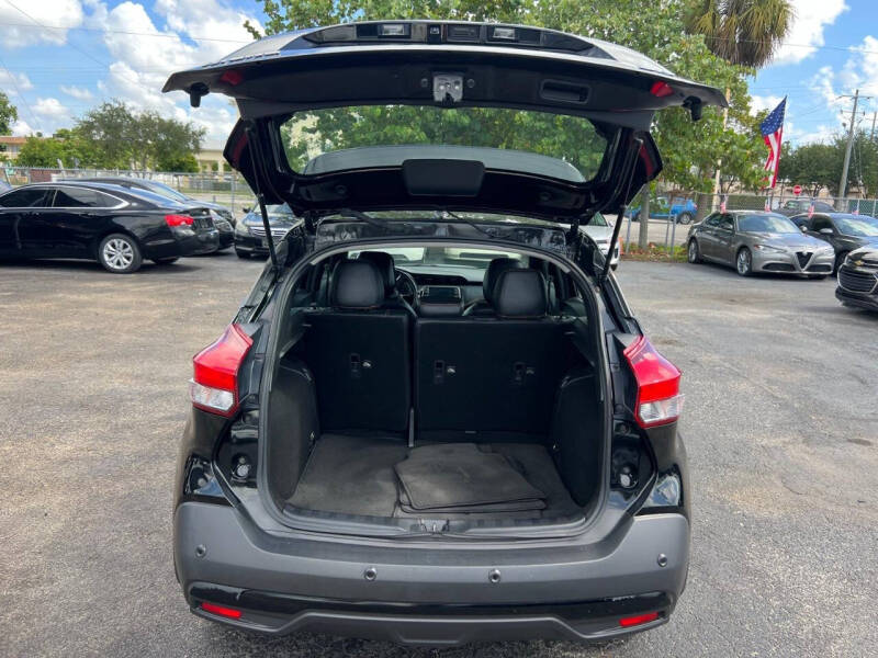 2020 Nissan Kicks SR