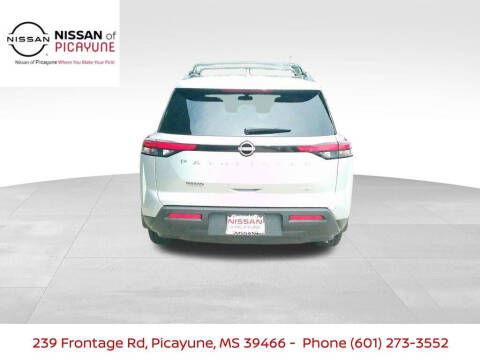 2025 Nissan Pathfinder SV