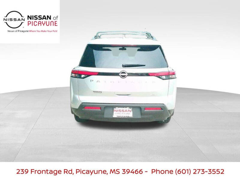 2025 Nissan Pathfinder SV