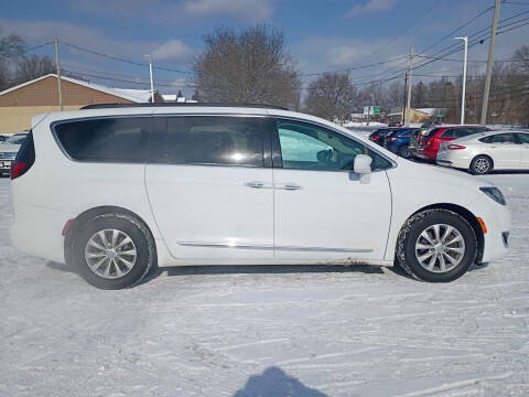 2017 Chrysler Pacifica Touring-L
