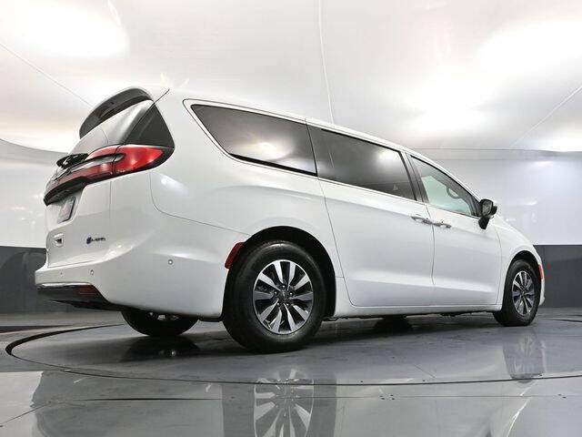 2023 Chrysler Pacifica Plug-In Hybrid Touring L