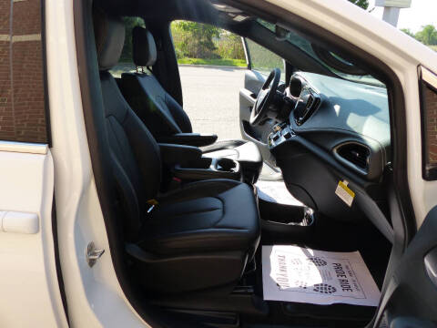2026 Chrysler Pacifica Select