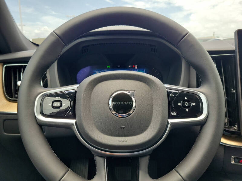 2026 Volvo XC60 B5 Plus