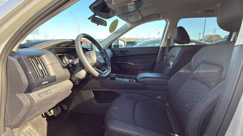 2024 Nissan Pathfinder SV