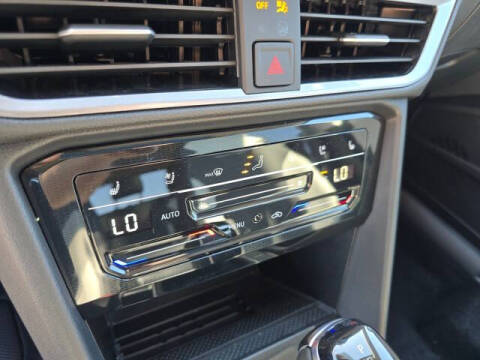 2025 Volkswagen Taos SEL 4Motion