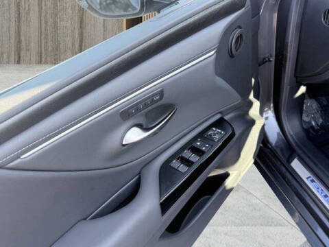 2025 Lexus ES 300h F SPORT Design