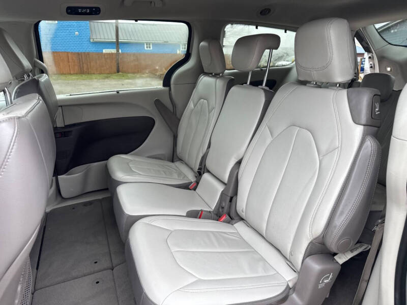 2017 Chrysler Pacifica Touring-L