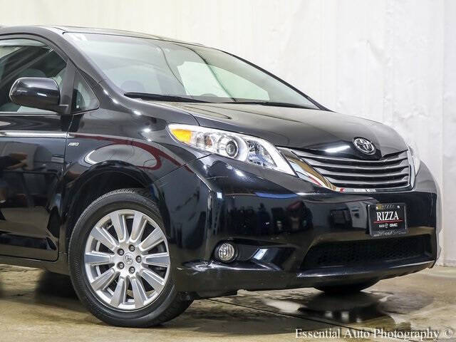 Used 2017 Toyota Sienna XLE Premium with VIN 5TDDZ3DC9HS149108 for sale in Tinley Park, IL