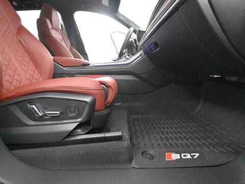 2024 Audi SQ7 4.0T quattro Premium Plus