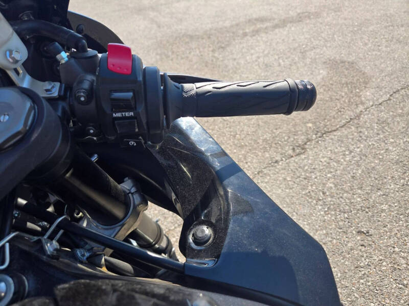 2019 Suzuki GSX-R600L9