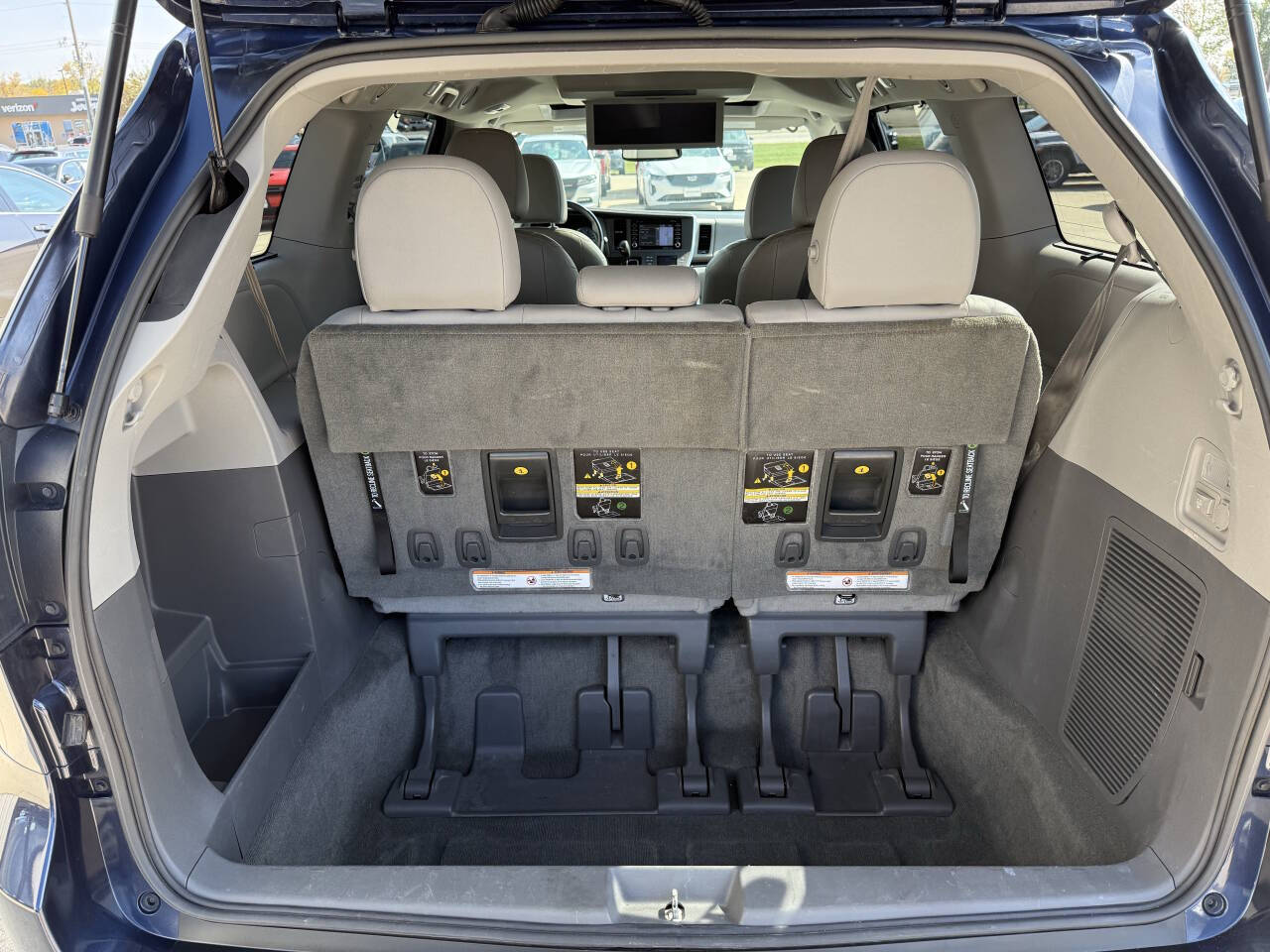 2018 Toyota Sienna XLE Premium photo 13
